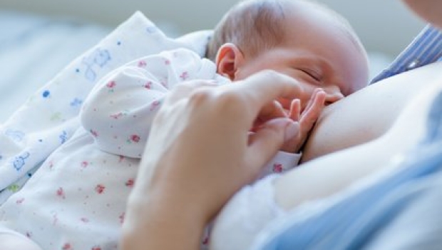 Was tun, wenn das Baby während des Stillens einschläft?